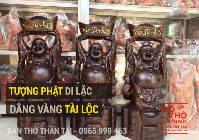 Tượng Phật Di Lặc dâng vàng 