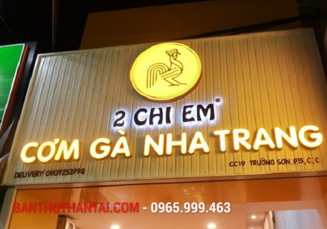 Biển quảng cáo cơm gà Nha Trang 2 chị em 16